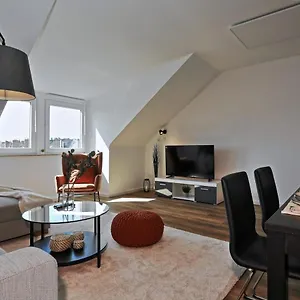 stylish-3br-apartment-10min-to-hbf-full-kitchen.dusseldorf-hotel.net/