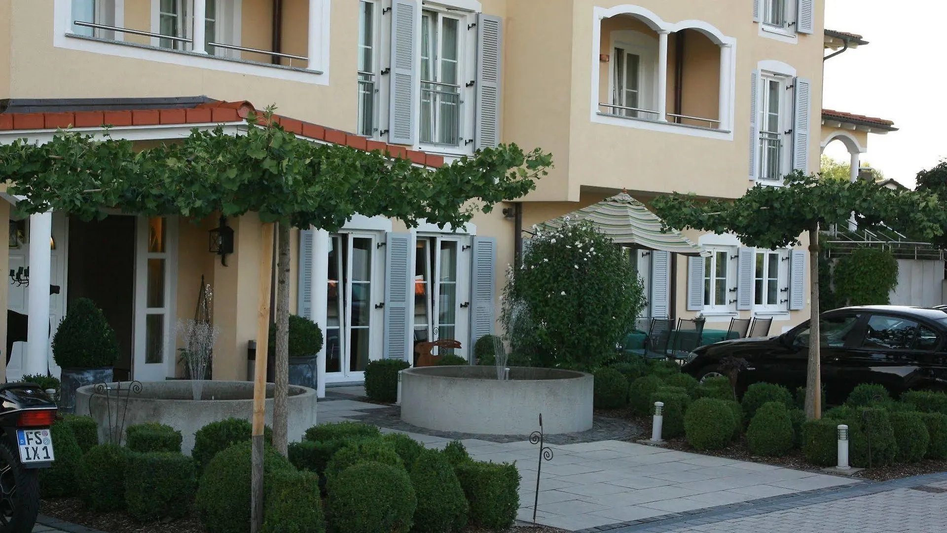 Ampervilla Hotel Fahrenzhausen Deutschland